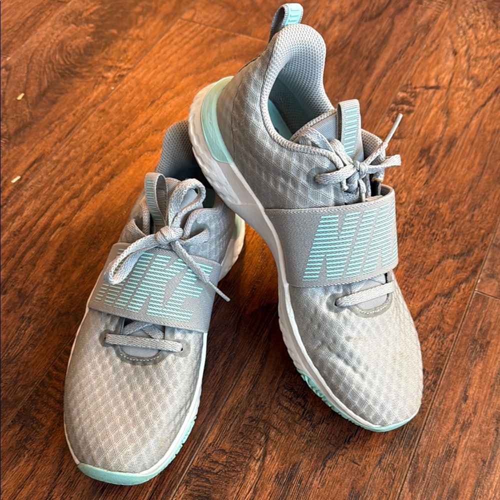 Nike Women's Sneakers in Gray and Teal